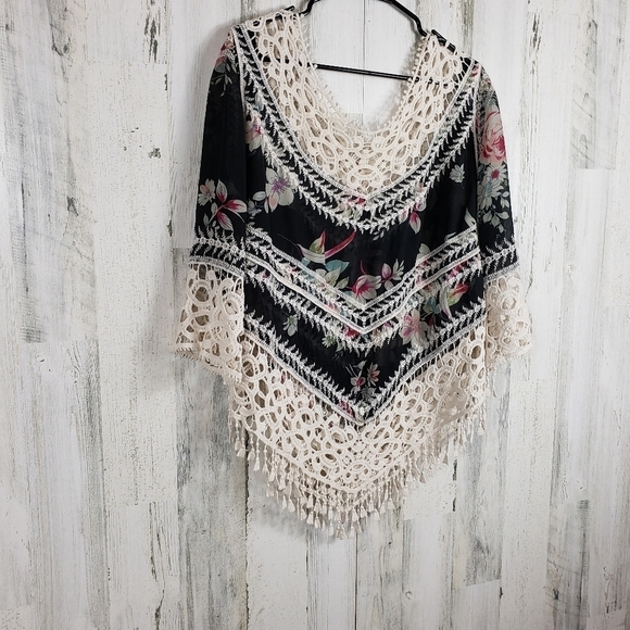 Lapis beautiful sheer,crochet top size small - Picture 4 of 10